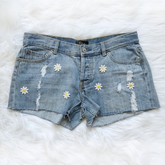 RAILS Cut Off Denim Shorts in Vintage Daisy! - Picture 8 of 8
